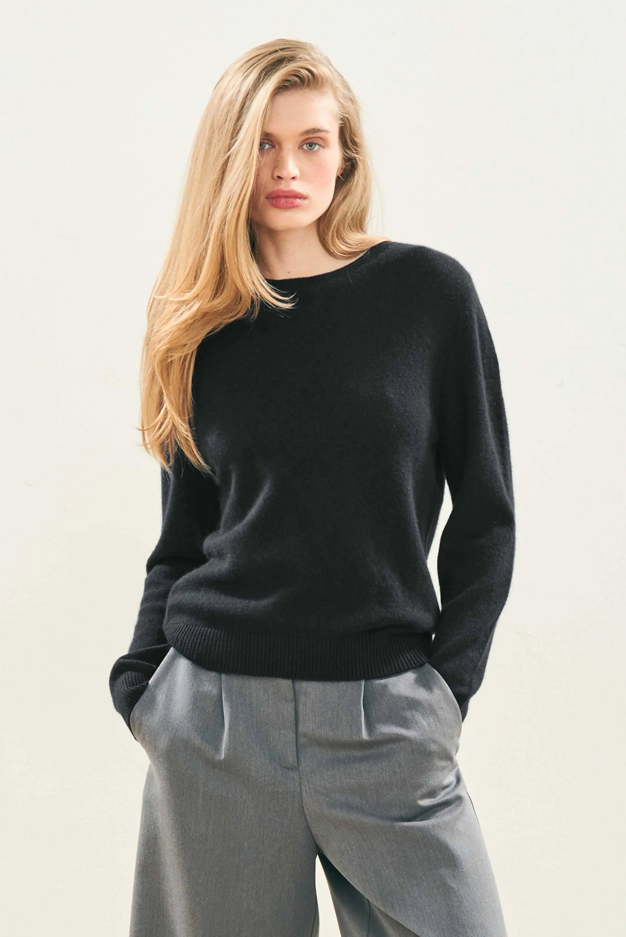Cashmere Lightweight Crew in Black