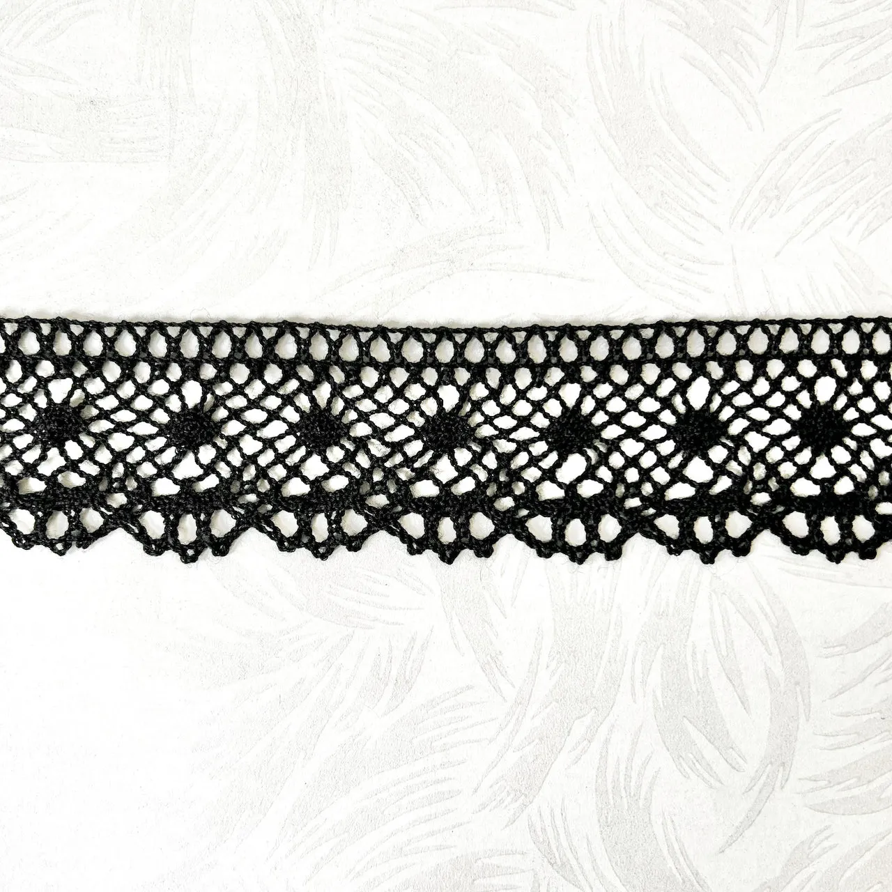 Scalloped Wool Cluny Lace